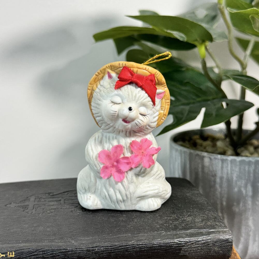 Vintage GIFTCO White Cat Bell Figurine Straw Hat Red Bow Pink Flowers Taiwan